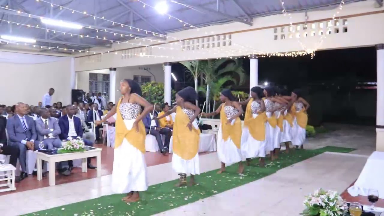 Intambo z'ikirundi: Higa ruyange
