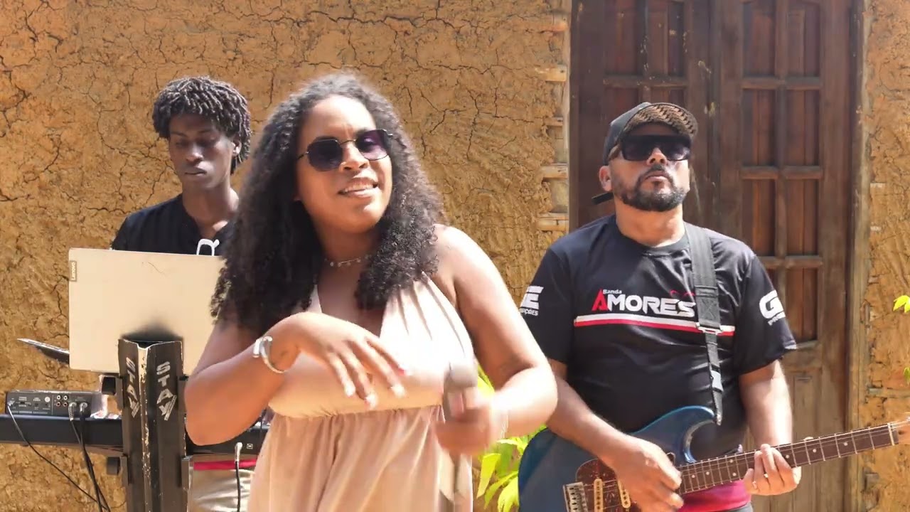 Banda Amores -casa de barro