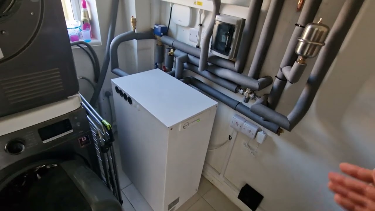 How does a Sunamp heat battery work with a Samsung heat pump.