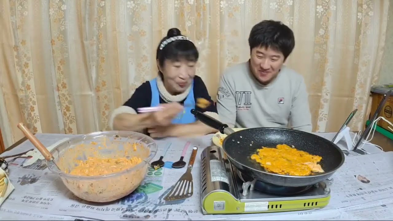 먹방mukbang 묵은지김치전 먹방 Kimchi jeon (eating show)