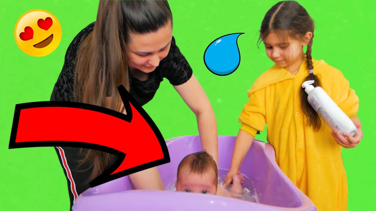 🧼 PRIMA BĂIȚĂ a surorii mele în cădița BEBELUȘULUI 👶 Baia nou-născutului  Ciao Patricia VIDEO COPII