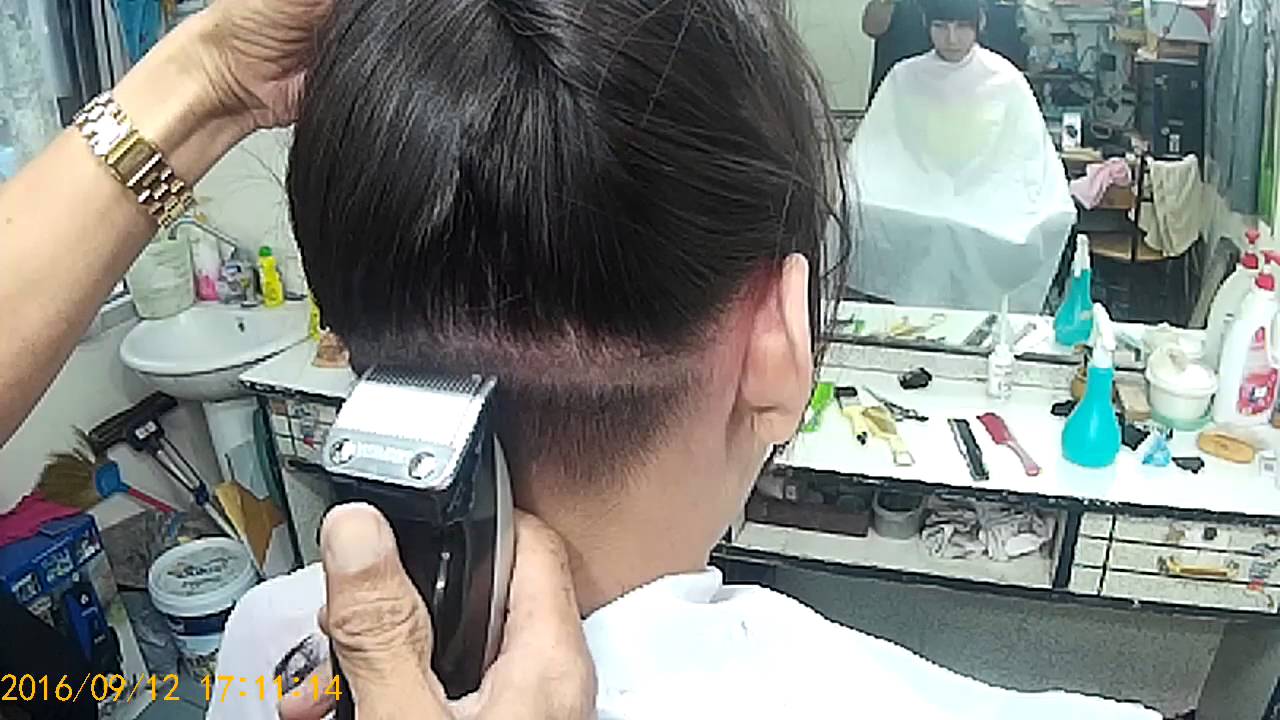 อันเดอร์คัตผู้หญิงด้านหลัง กรีดเพชรเม็ดใหญ่ Undercut a women back head