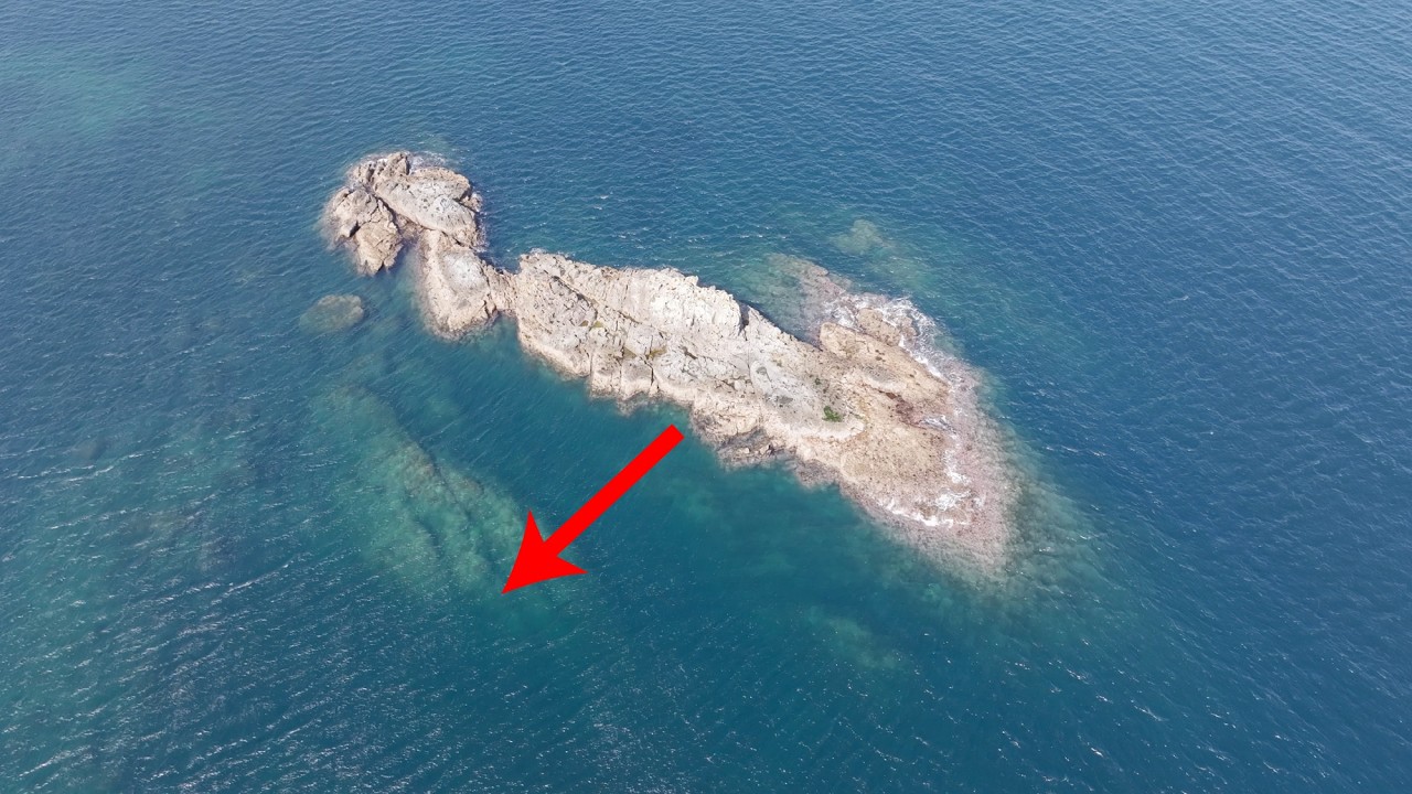 沈み根だらけの無人岩が大型魚の巣になっていた&hellip;。