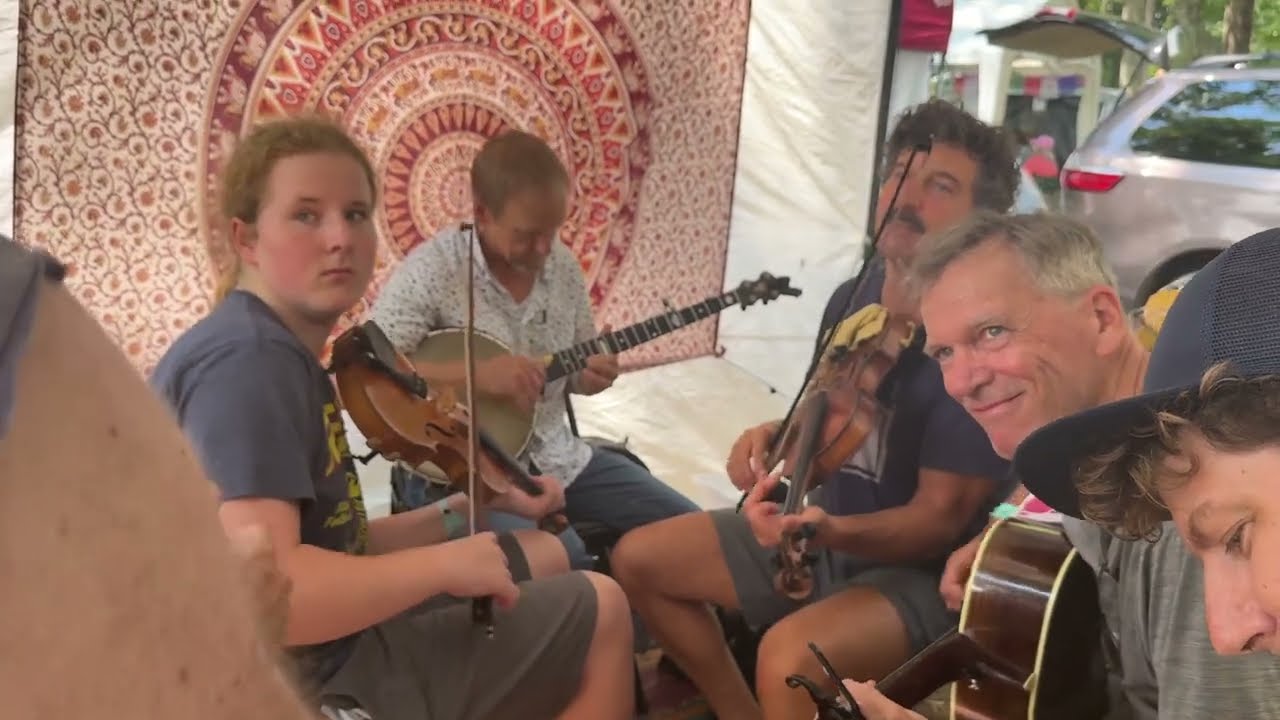 Big-eyed Rabbit - Josh Wills (15) & Jerone fiddles, Joel (b), Charlie (bass/vocals) - Clifftop 2025