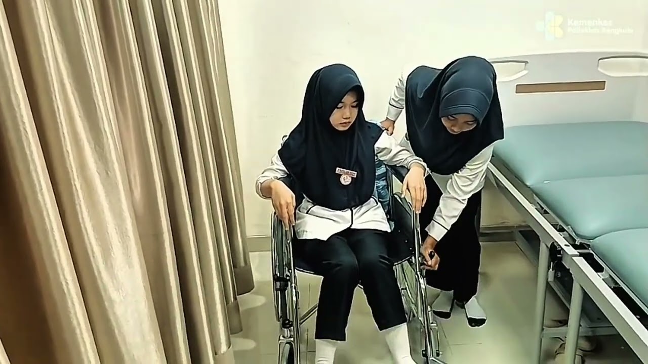 MEMINDAHKAN PASIEN