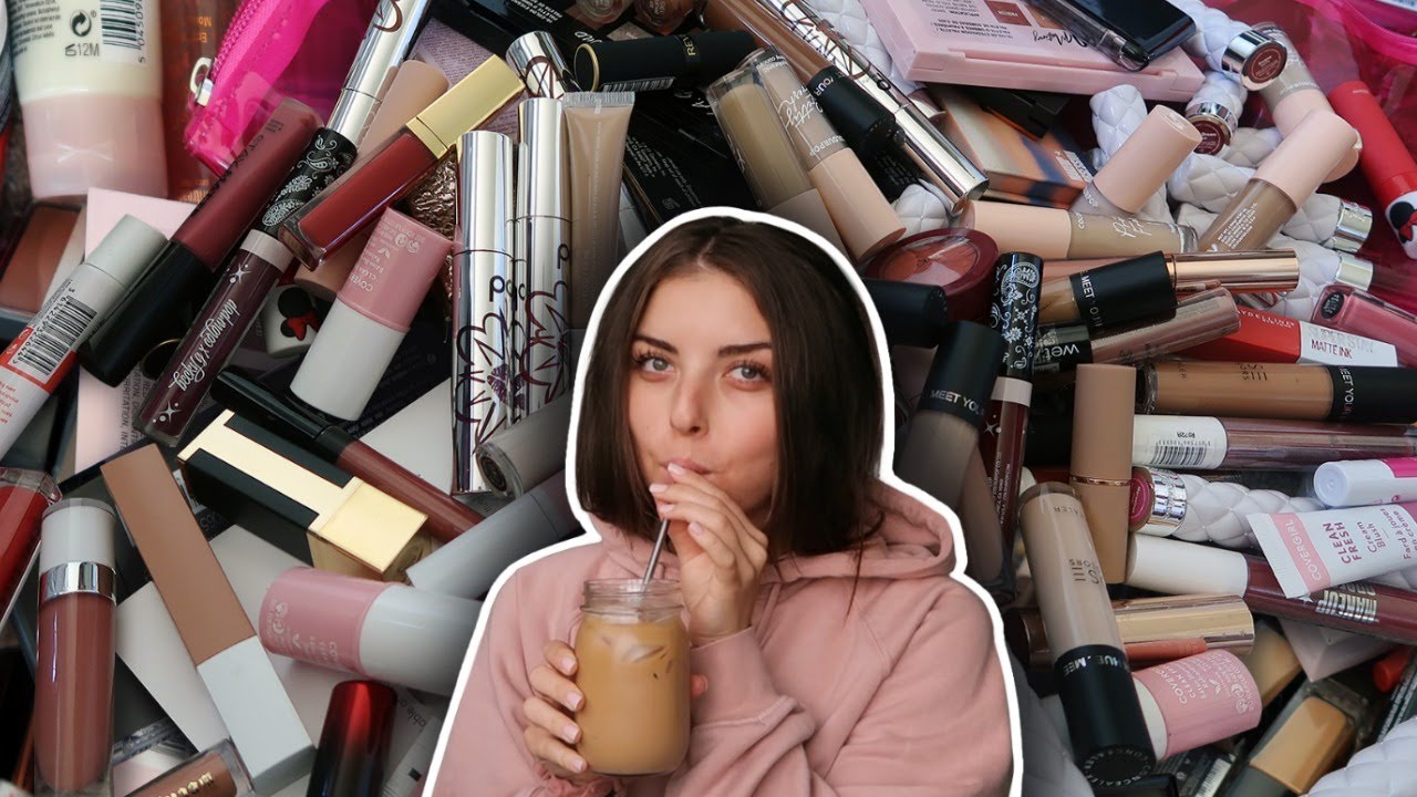 SAVAGE MAKEUP DECLUTTER + BEAUTY ROOM CLEANUP | GETTING RID OF SO MUCH MAKEUP