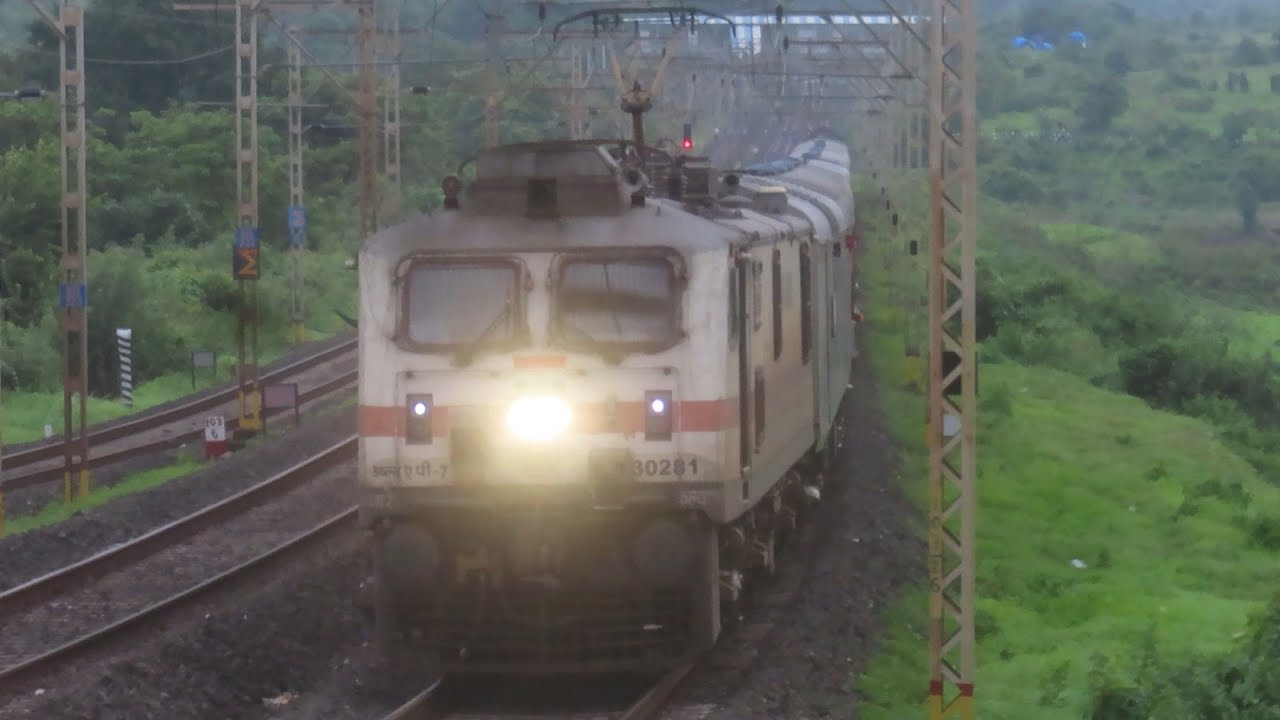 Bhor Ghat in Monsoon | LHB trains climbing with WAP7s | #centralrailways #indianrailways