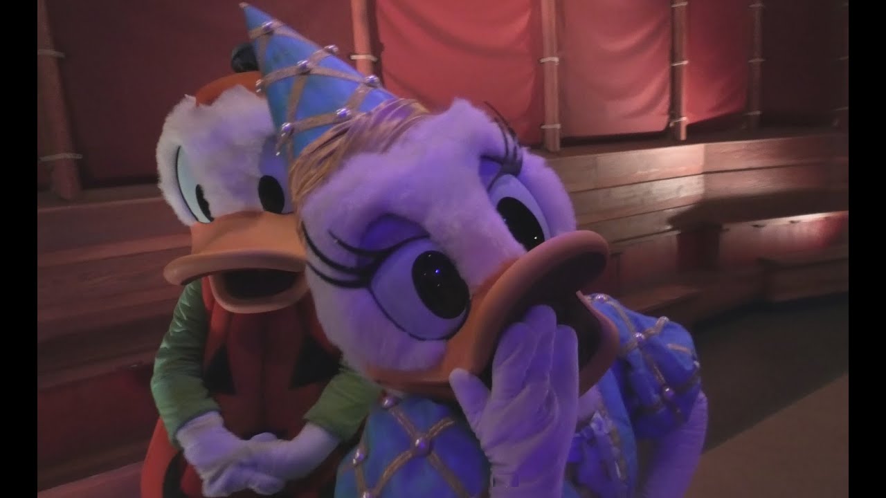 Disney's Magic Kingdom 🤝 Meet & Greet Minnie Mouse, Donald Duck & Daisy Duck Halloween Party Outfit!