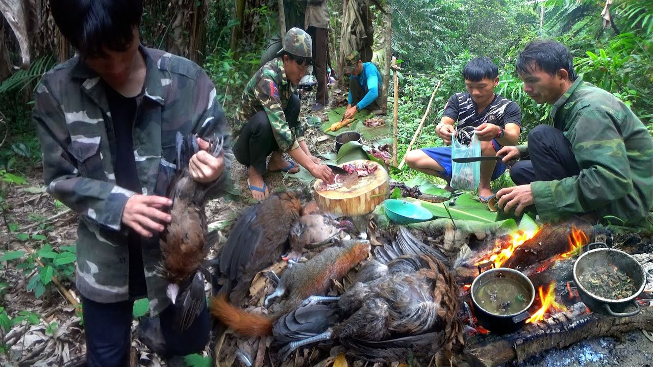 Hunting Wild Chicken and Squirrels Cooking In The Jungle/Yos hav zoov tua qaib qus tua nas (amazing)