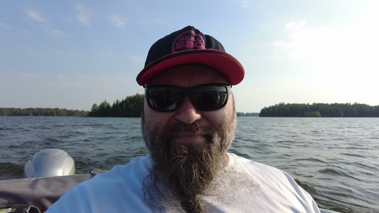 Aamukalassa ja kokonaisen kuhan grillausta