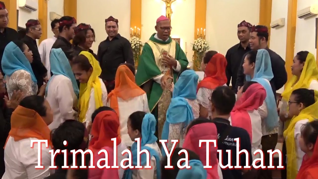 KEREN,  BERKERUDUNG,  KOOR  MISA KUNJUNGAN USKUP DARU KIUNGA, PAPUA NUGINI
