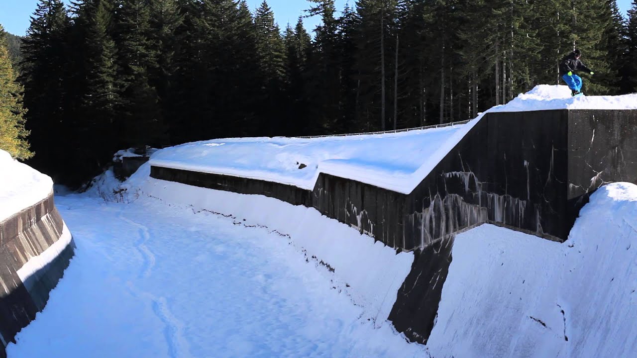 Luke Thorington - Snowboarder for Slash Snowboards