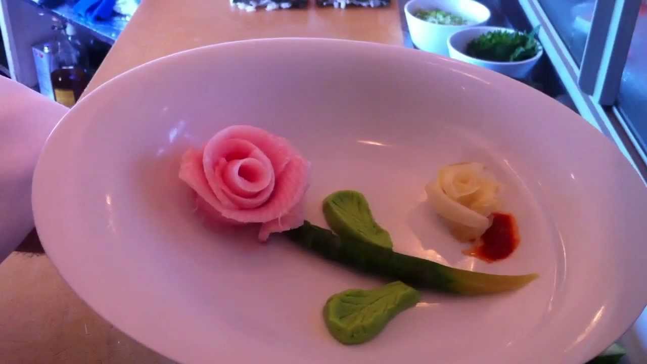 como hacer una flor de sushi 2