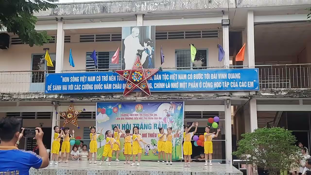Trâm Anh tham gia vui múa vui Hội trăng rằm 2024_2025