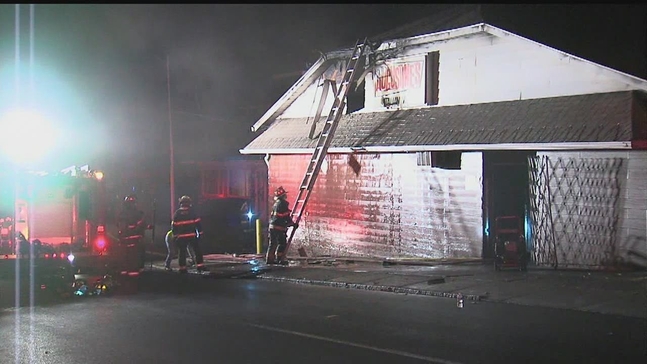 New Castle pizza shop, hit by fire, to stay open