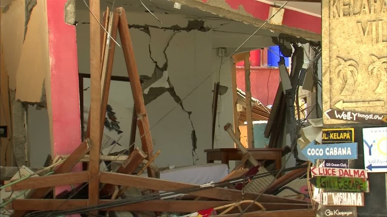 Strong aftershock hits Lombok as quake death toll tops 300