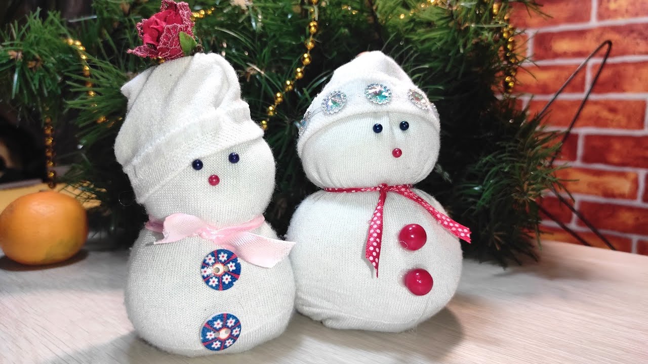 DIY Снеговик из носка за 5 минут без шитья. Поделки на Новый Год своими руками