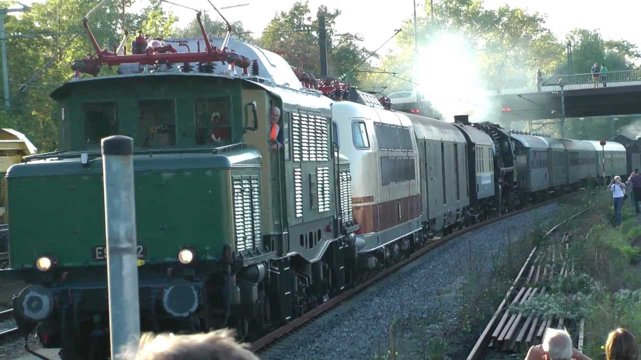 Märklintage 2011 (Der Lokzug bei der Einfahrt in Göppingen)