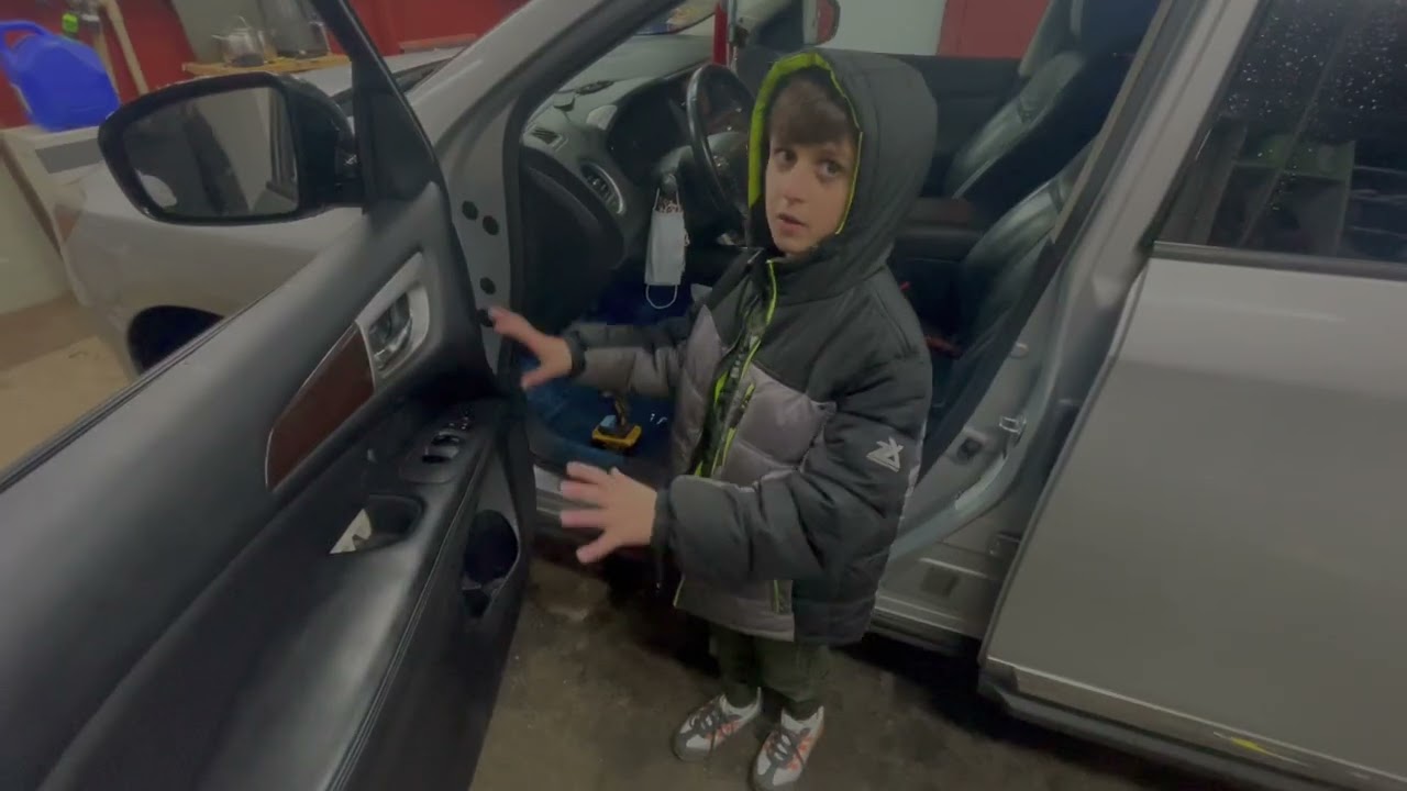 Nissan Pathfinder 2013-20 door handle replacement very easy to install watch it .