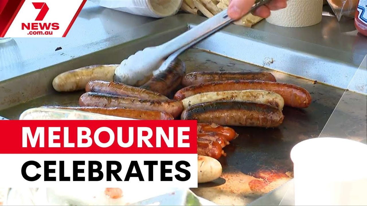 From barbies to the beach and new citizens taking the oath, Melbourne celebrates January 26 | 7NEWS