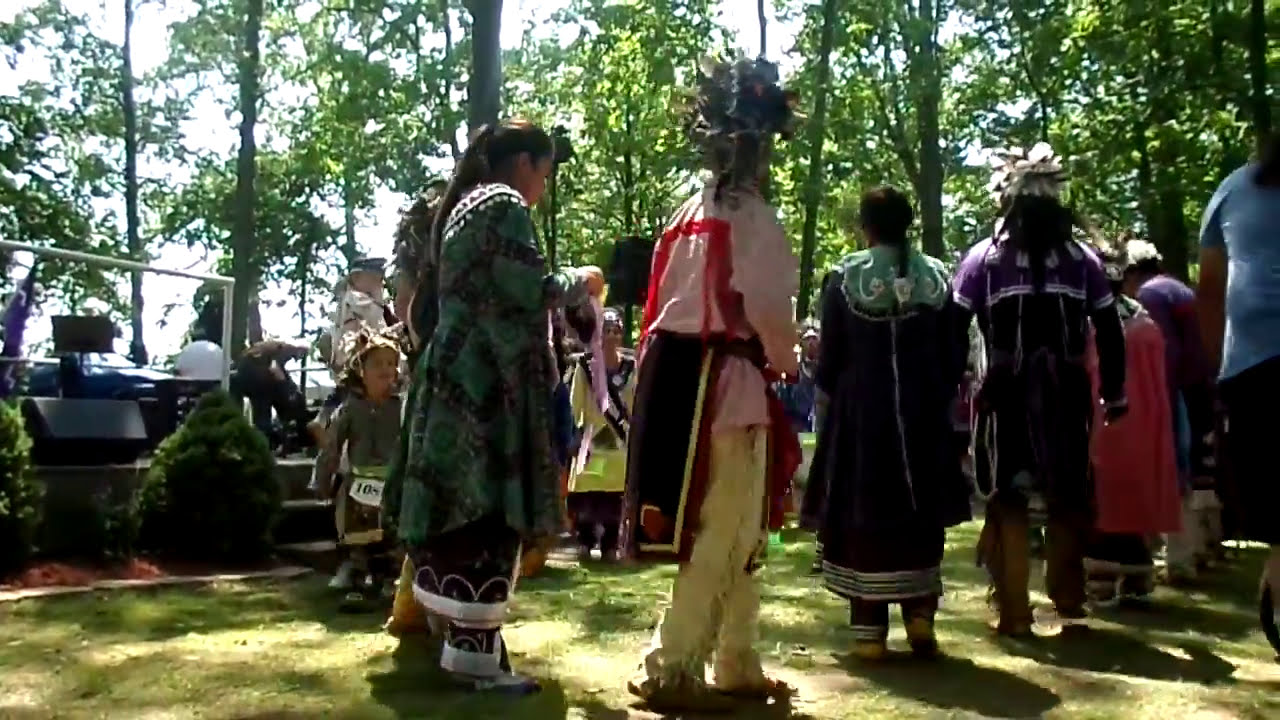 Iroquois Round Dance / Standing Quiver