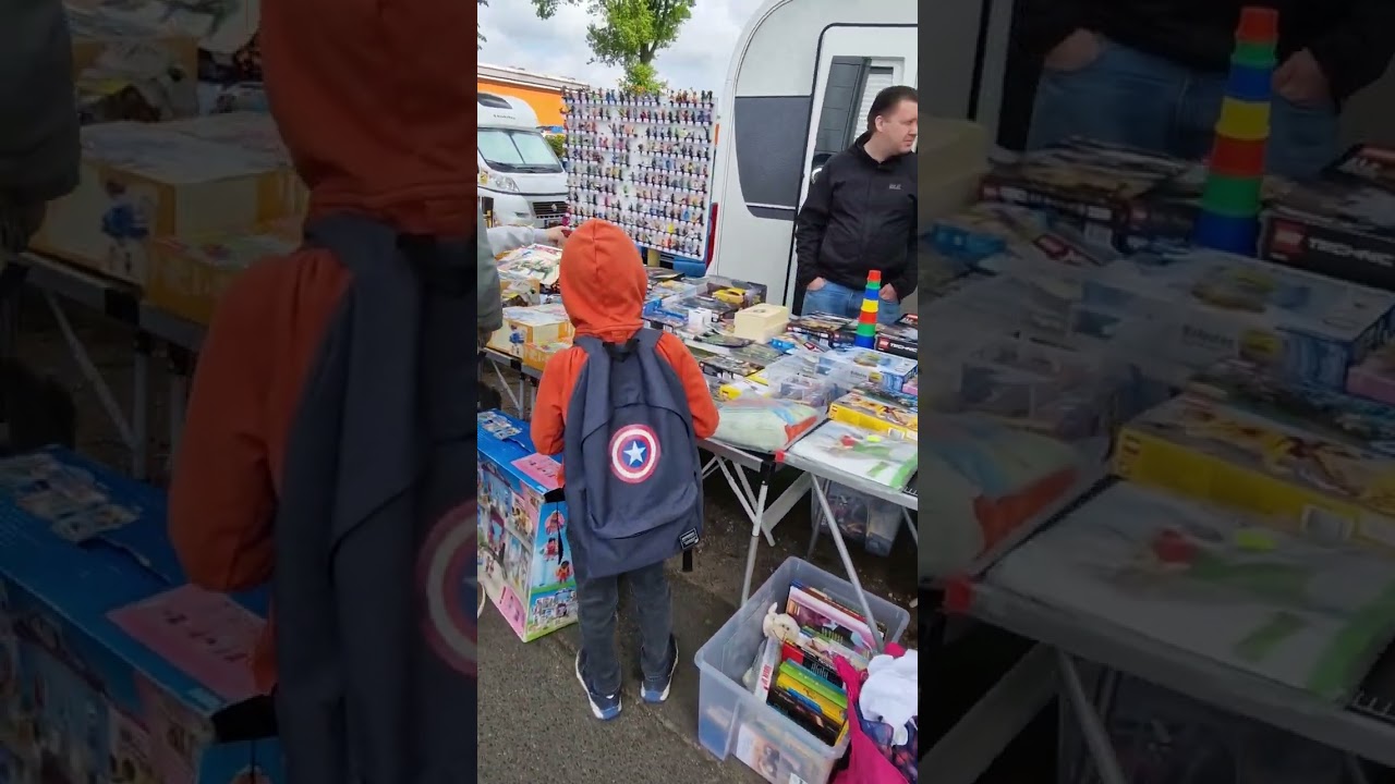 #flohmarkt #Elisabethfehn #der 10 km Schrott verkauf . So viel Müll auf ein Haufen