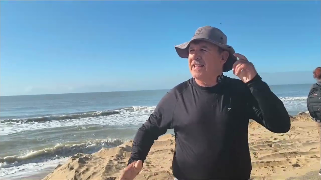 Ruas e casas sendo engolida pelo mar em São João da Barra em Atafona.