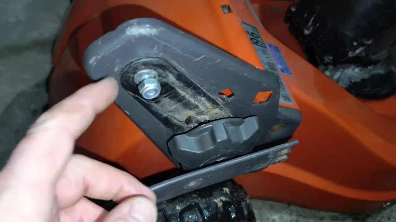 Husqvarna LC247SP  575EX fűnyíró karbanrartása,olajcsere,tank tisztítás ,beindítás  3.rész 😁 