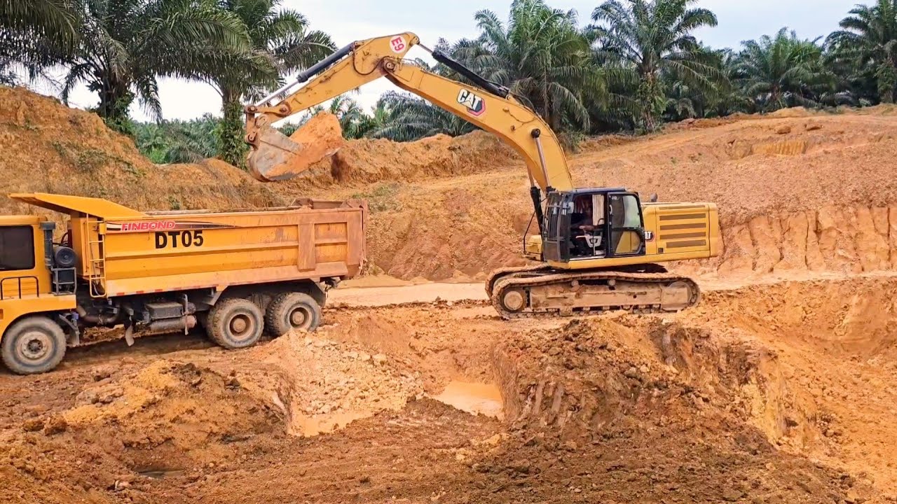 Luar Biasa !! Aksi Drever Truck Dan Operator Di Tempat Kerja Proses Buang Tanah Timbun