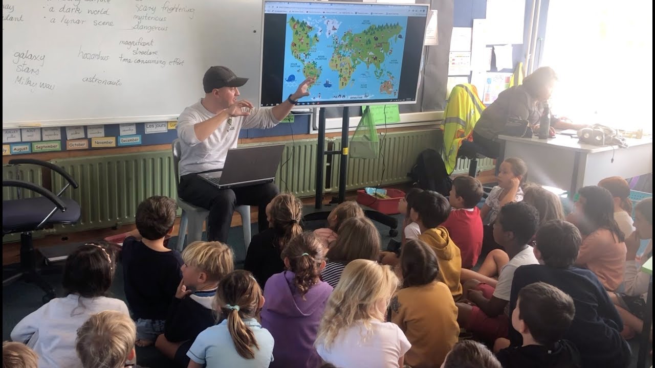 Le prof nomade visite les écoles du monde