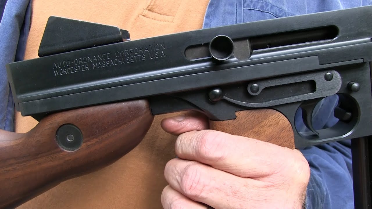 Hickok45 стреляет из автоматического оружия Thompson SBR .45 ACP