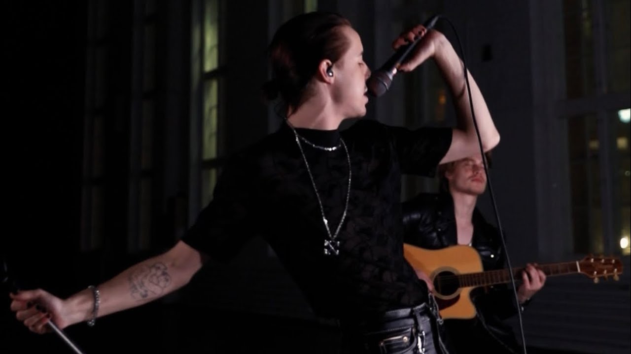Tuure Boelius - I wanna be your slave COVER