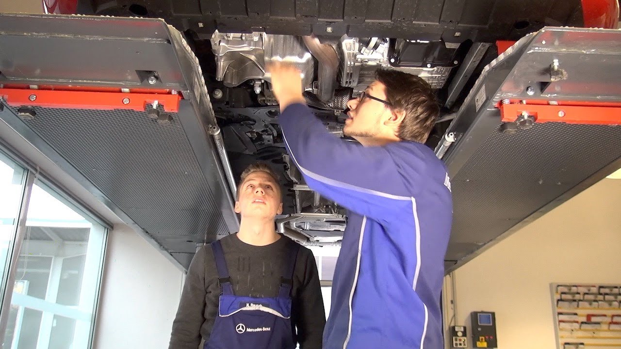 Ausbildung zum KFZ-Mechatroniker und Automobilkaufmann/-frau