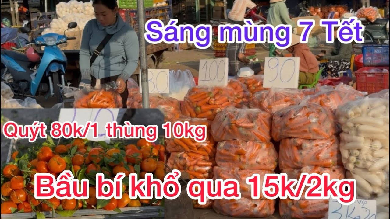 Toàn cảnh chợ đầu mối thủ Đức sáng mùng 7 Tết giá bán lẻ trái cây rau củ 