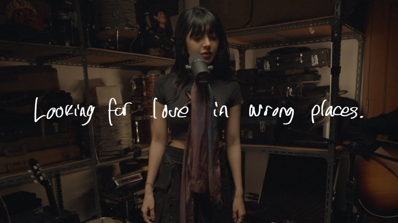 Assia Keva - Looking for Love in Wrong Places (Acoustic)