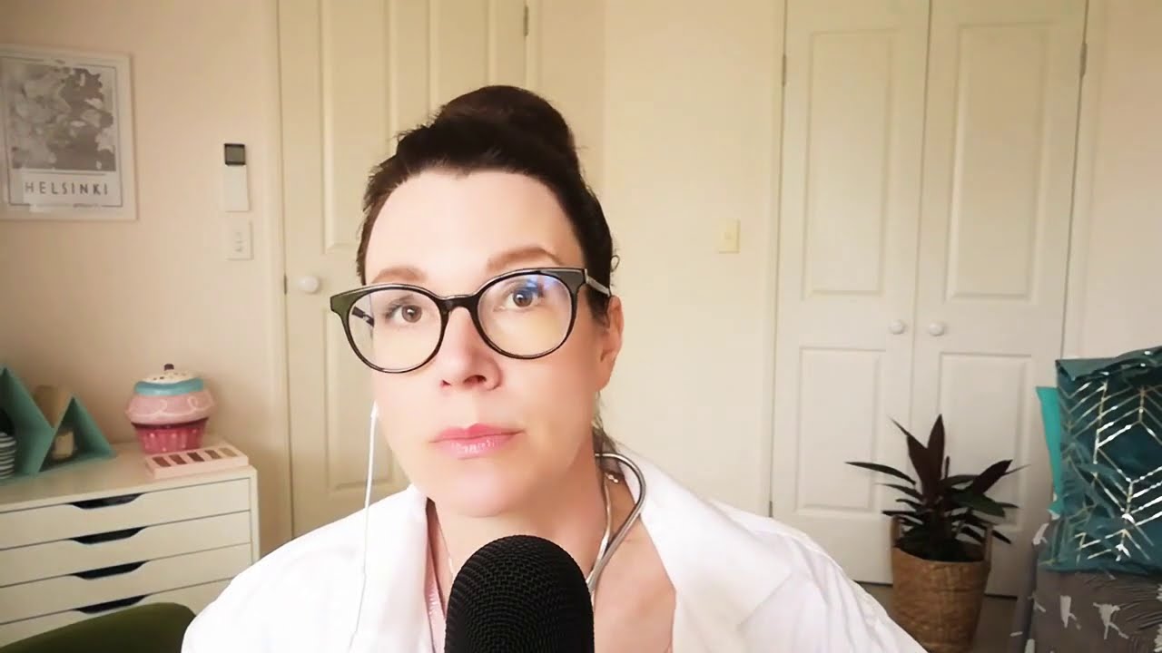 Lääkäri tutkii neuvolassa ASMR / ROLEPLAY / SOFTSPOKEN