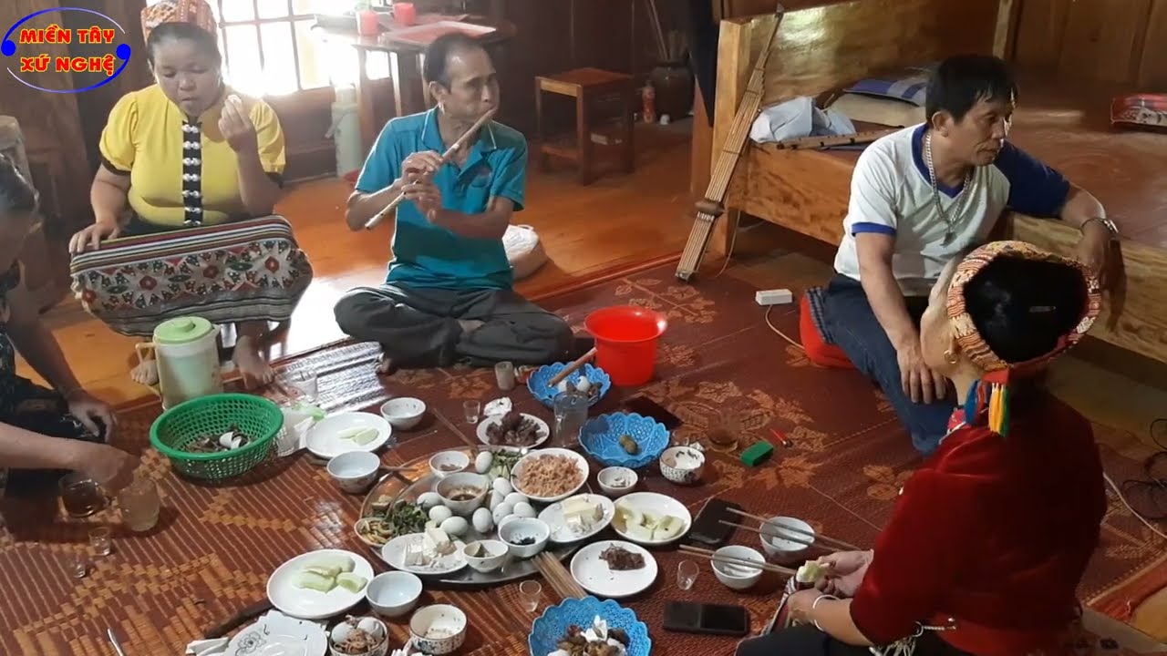hát nhuôn tiếng thái tập[659] Siểng pì khỏng hưn nóng mí nhướn đây quám cha cò Ai Lan ơi