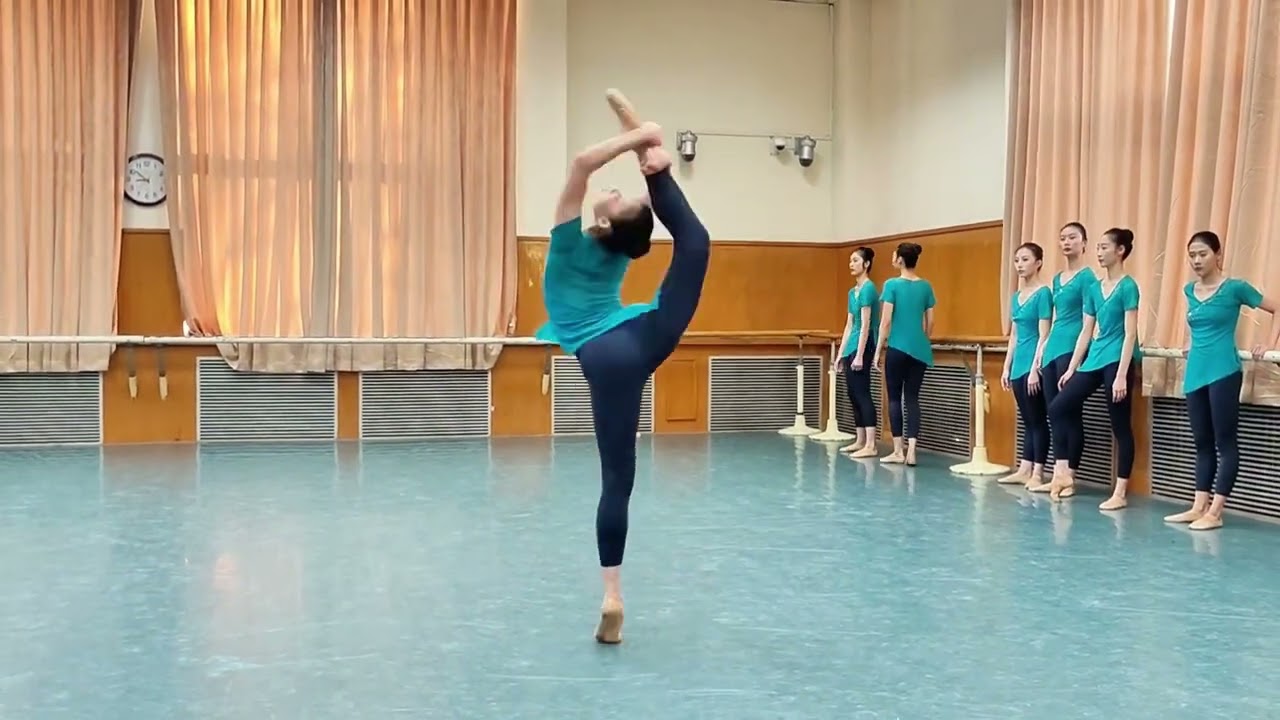 技术技巧展示！北京舞蹈学院中国古典舞2021级1班。Beijing Dance Academy Chinese Classical Dance Class 2021.