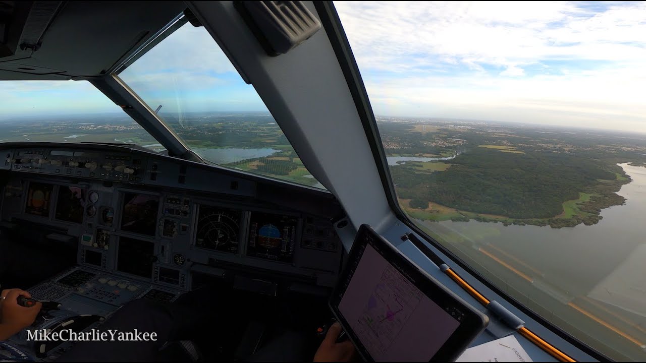 Airbus A320 landing in NANTES (Cockpit View)
