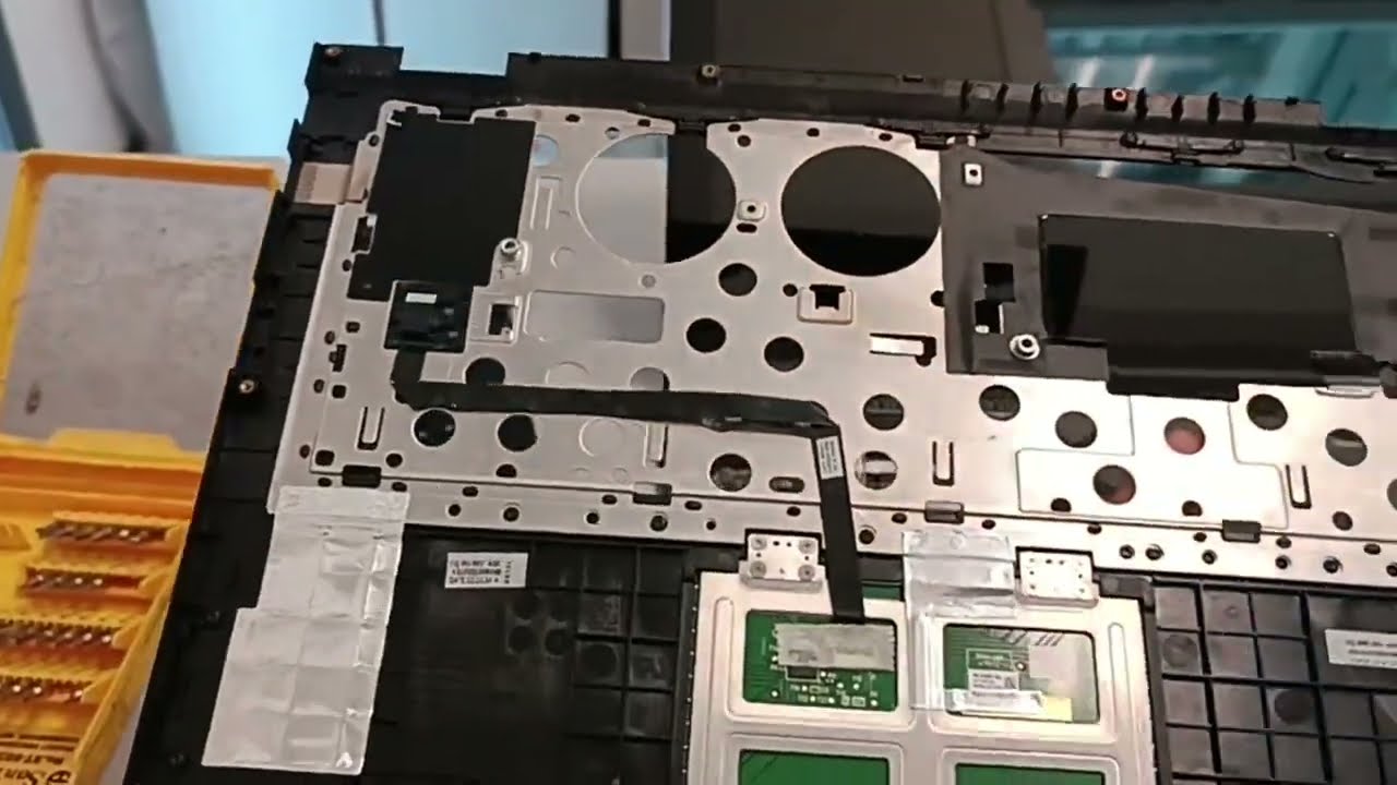 Вздулась батарея, разбор Lenovo Yoga 13 20175  ноутбука IdeaPad