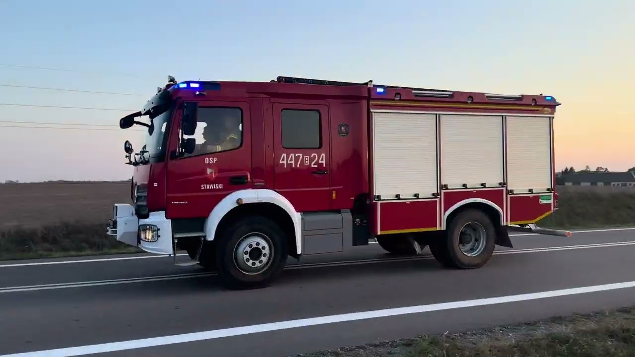 [TRĄBY][HIT] Alarmowo zastępy PSP i OSP podczas pożaru obory.