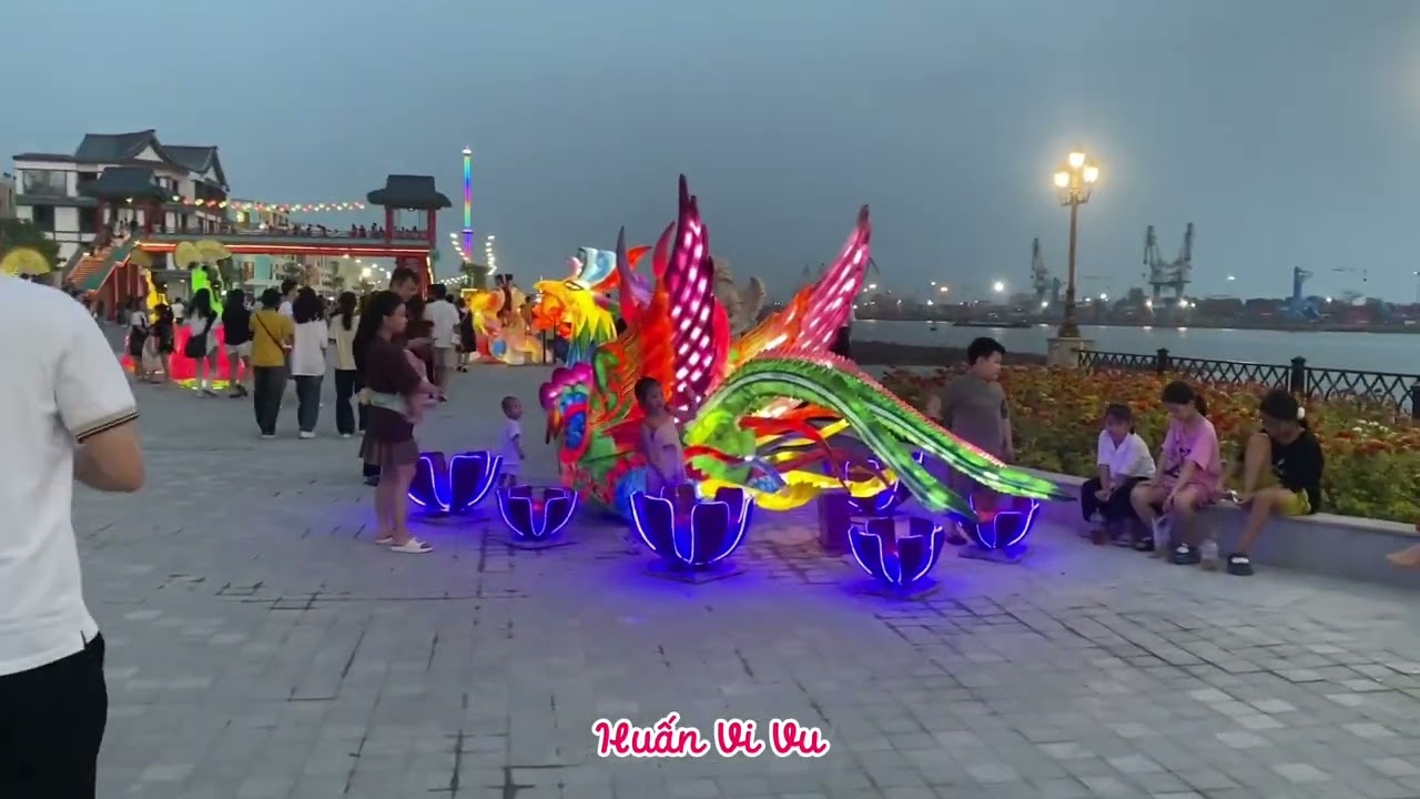 Không Khí Khai Trương Quảng Trường Châu Âu Vinhomes Royal Island Đảo Vũ Yên Hải Phòng 1.6.2024