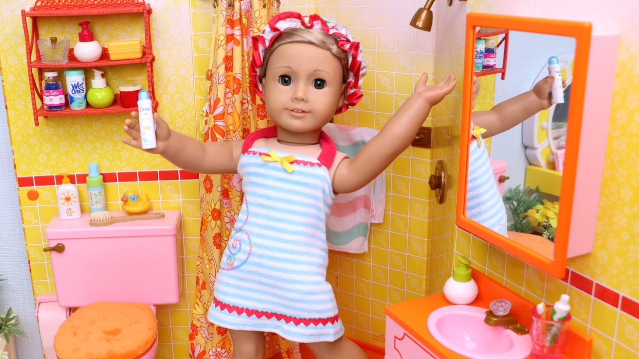 Take a Sneak Peek Inside Molly's Amazing Room! Play Dolls