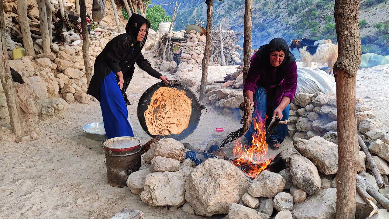 Baking Traditional Bread with direct contact with charcoal - called Sholsholi/پخت نان شلشلی با زغال
