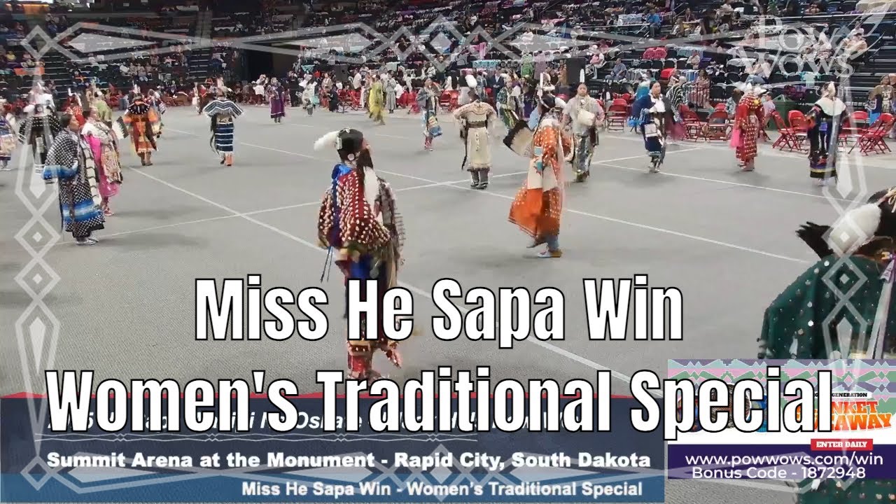 Мисс Хе Сапа победила в традиционном женском конкурсе - Black Hills Pow Wow 2025 - Powwows.com