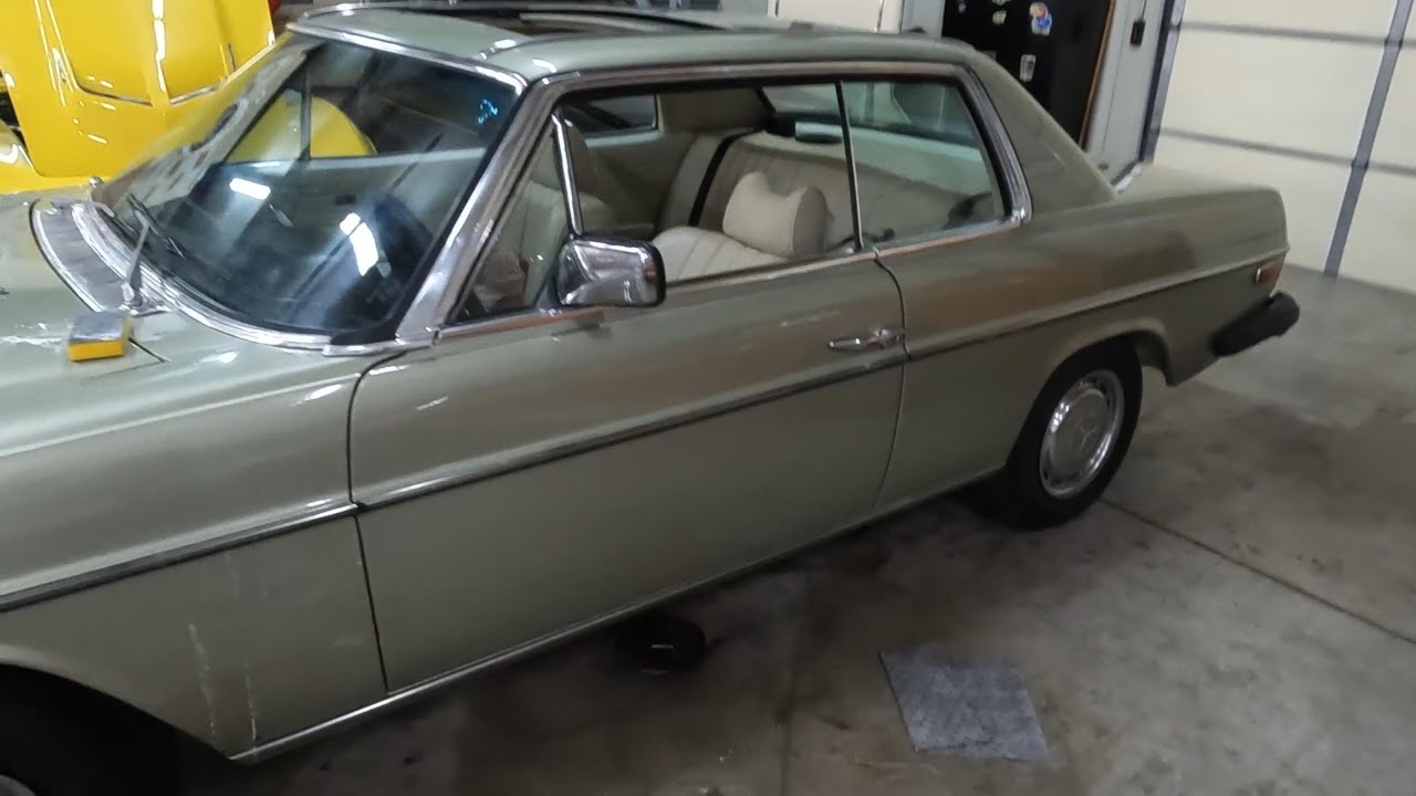 Mercedes 280C W114 1974 года. Нестареющее купе без стоек с надежным 3-литровым 6-цилиндровым двиг...