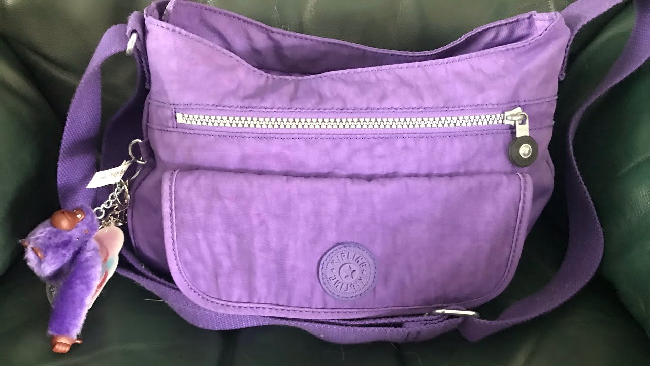 What’s in my Kipling bag 💜