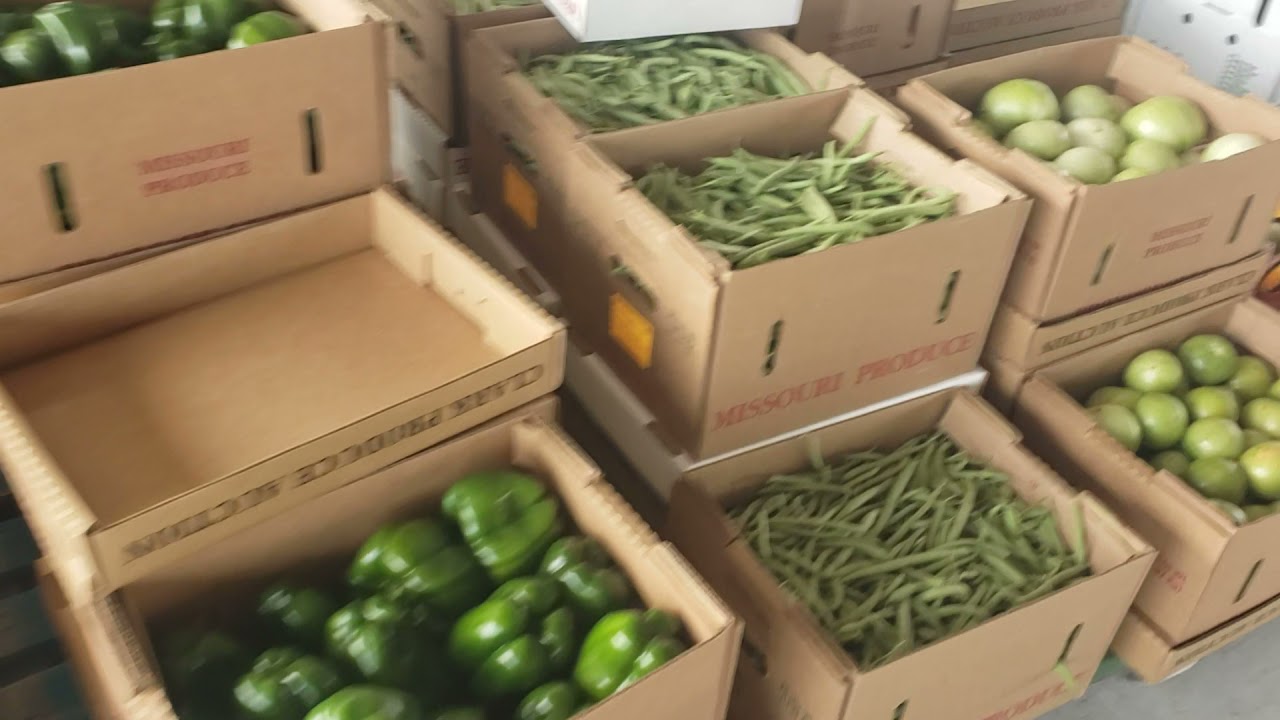 Amish produce auction Clark Missouri