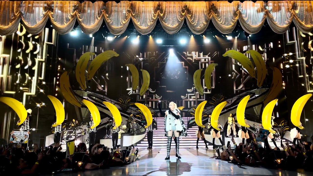 Gwen Stefani - Hollaback Girl live in Las Vegas, NV - 11/6/2021