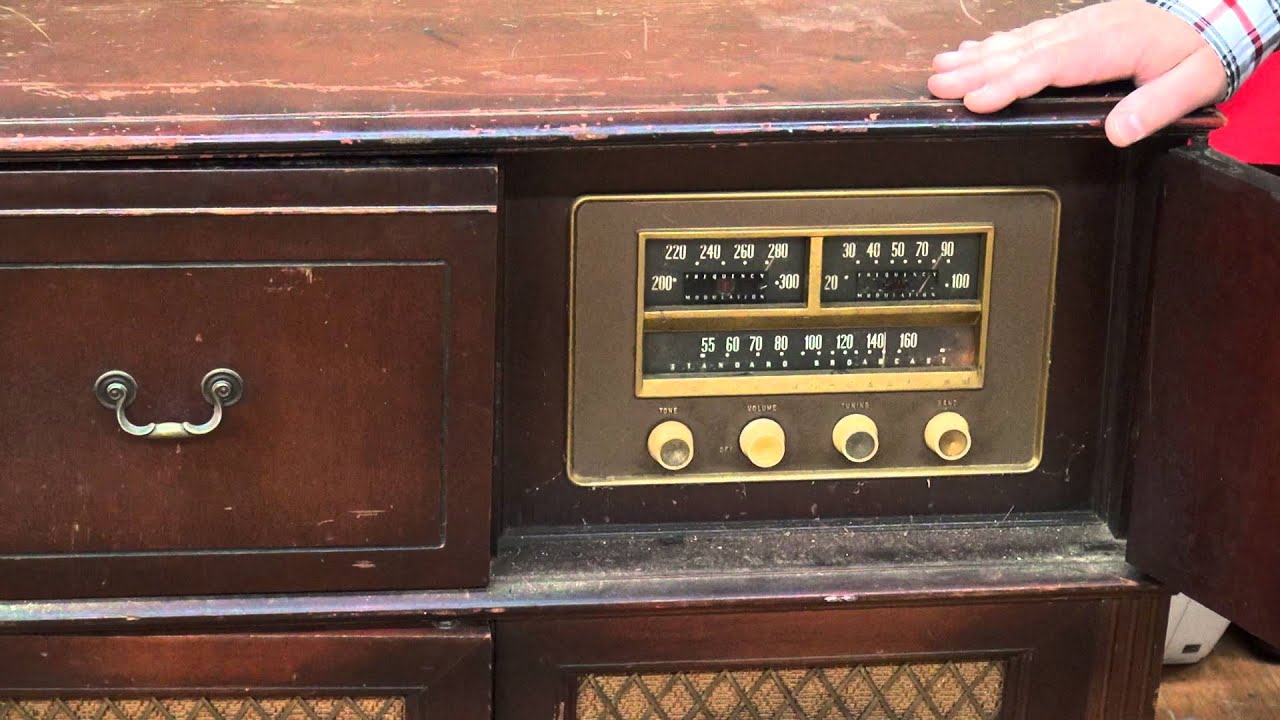 STROMBERG CARLSON 1507 CONSOLE RECORD PLAYER and RADIO